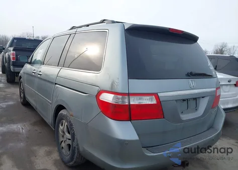 2005 Honda Odyssey Touring z USA, uszkodzony, nr VIN 5FNRL38835B115341
